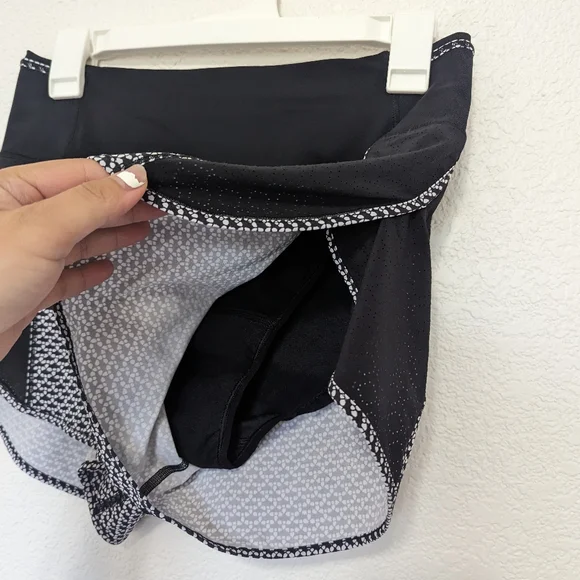 Lululemon Real Quick Short Perforated 3.5" Monochromic Black size 6 - Picture 5 of 7